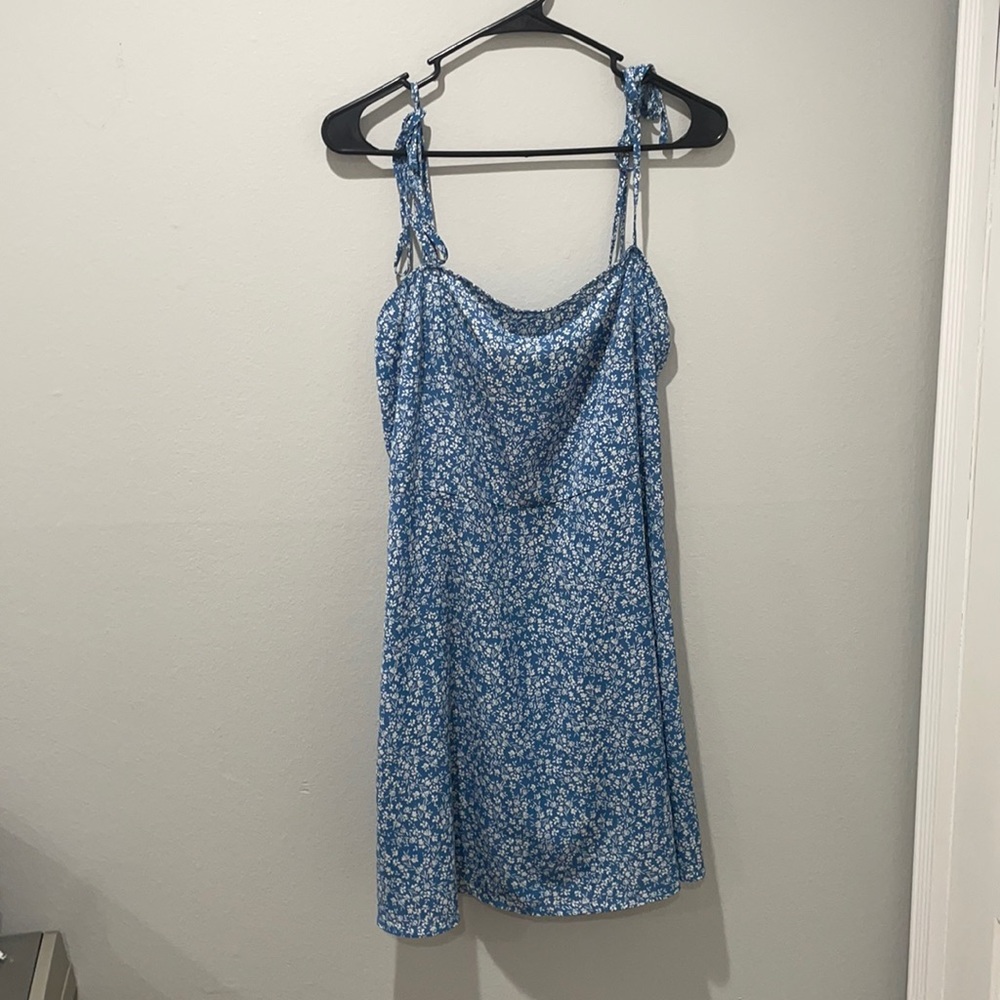 Women’s dress super cute with a white shirt under